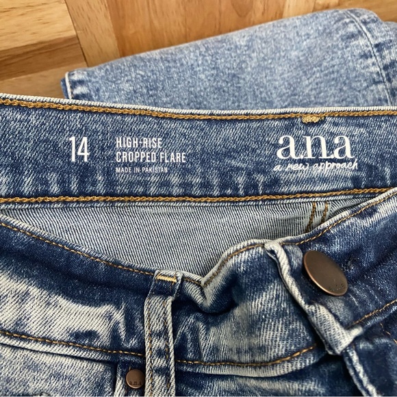 A.N.A. High Rise Cropped Flare Jeans in Medium Cosmic Blue Size 14 NWT - Picture 14 of 16